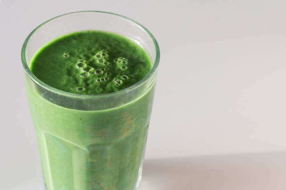 Alimentação saudável para quem trabalha em casa - smoothie verde