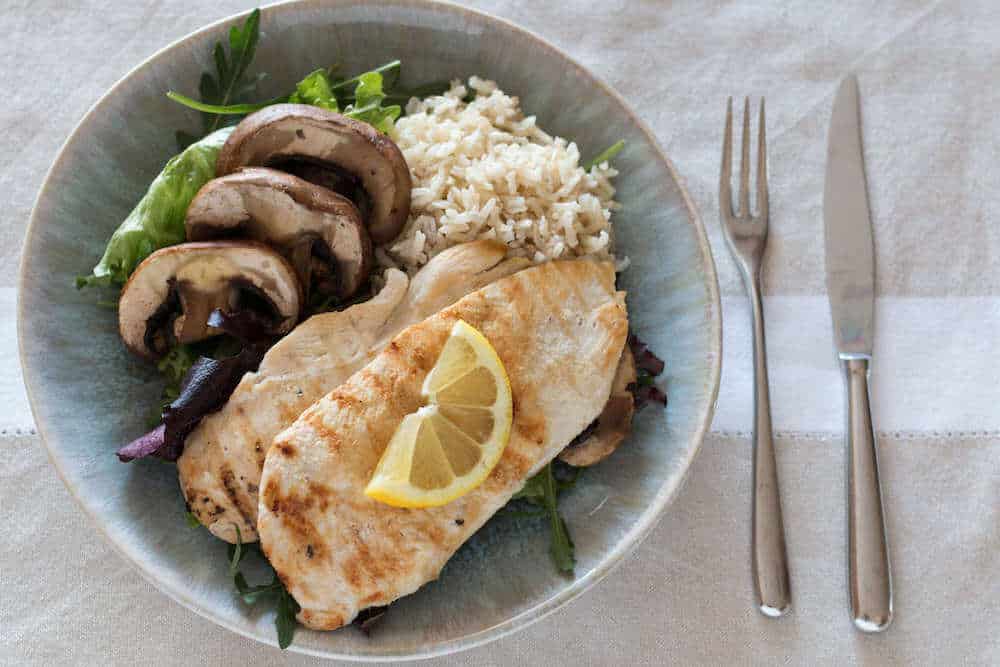 Almoços Saudáveis e Rápidos: Salada Ibérica Frango e Cogumelos